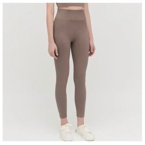 Cuyana 2022 Stretch High Waist Seamless Pull-On Neutral Leggings Size L/XL NEW